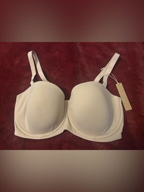 Skims Fits Everbody Strapless Bra 36DD. NWT. Nude.